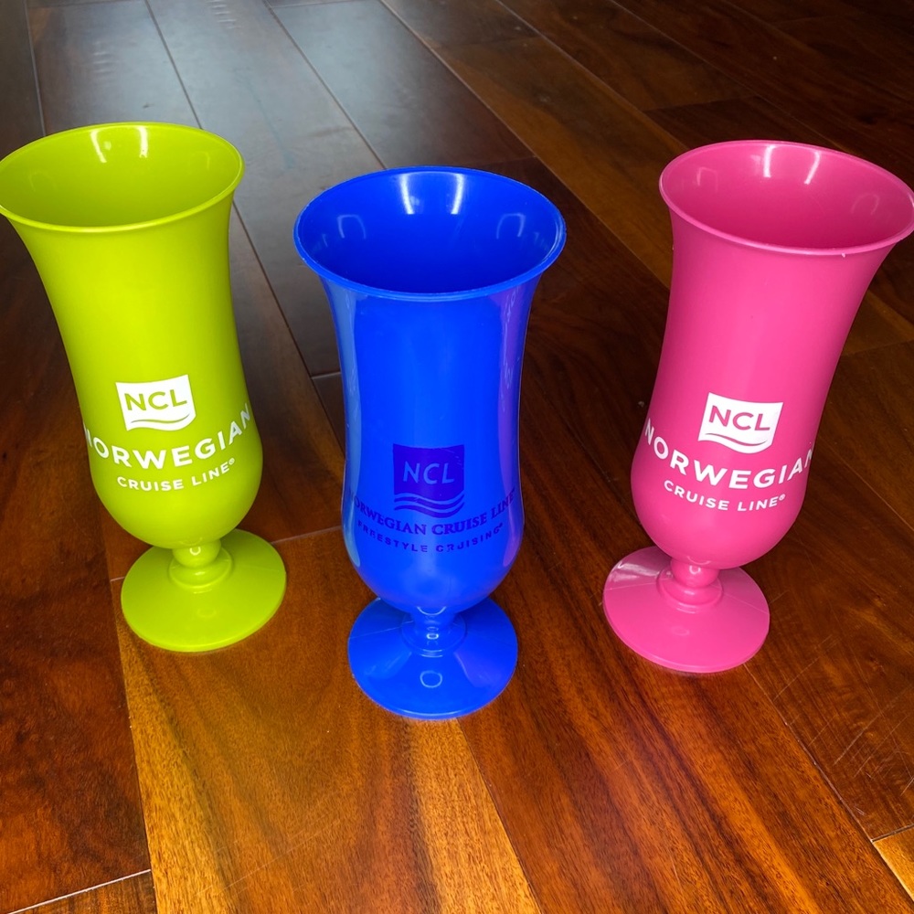GUC Lot of 3 Colorful Plastic NCL Hurricane Glass